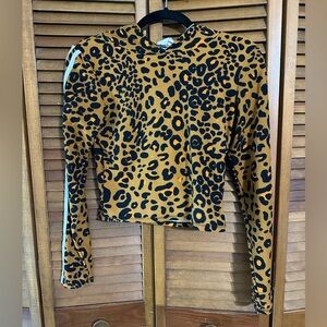 SLJ Apparel Women's Animal Print Cropped Long Sleeve Top Size S